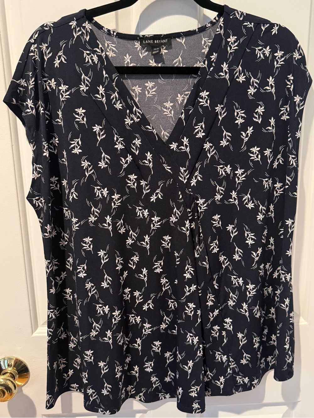 Lane Bryant Navy white Floral V-Neck Blouse 14/16